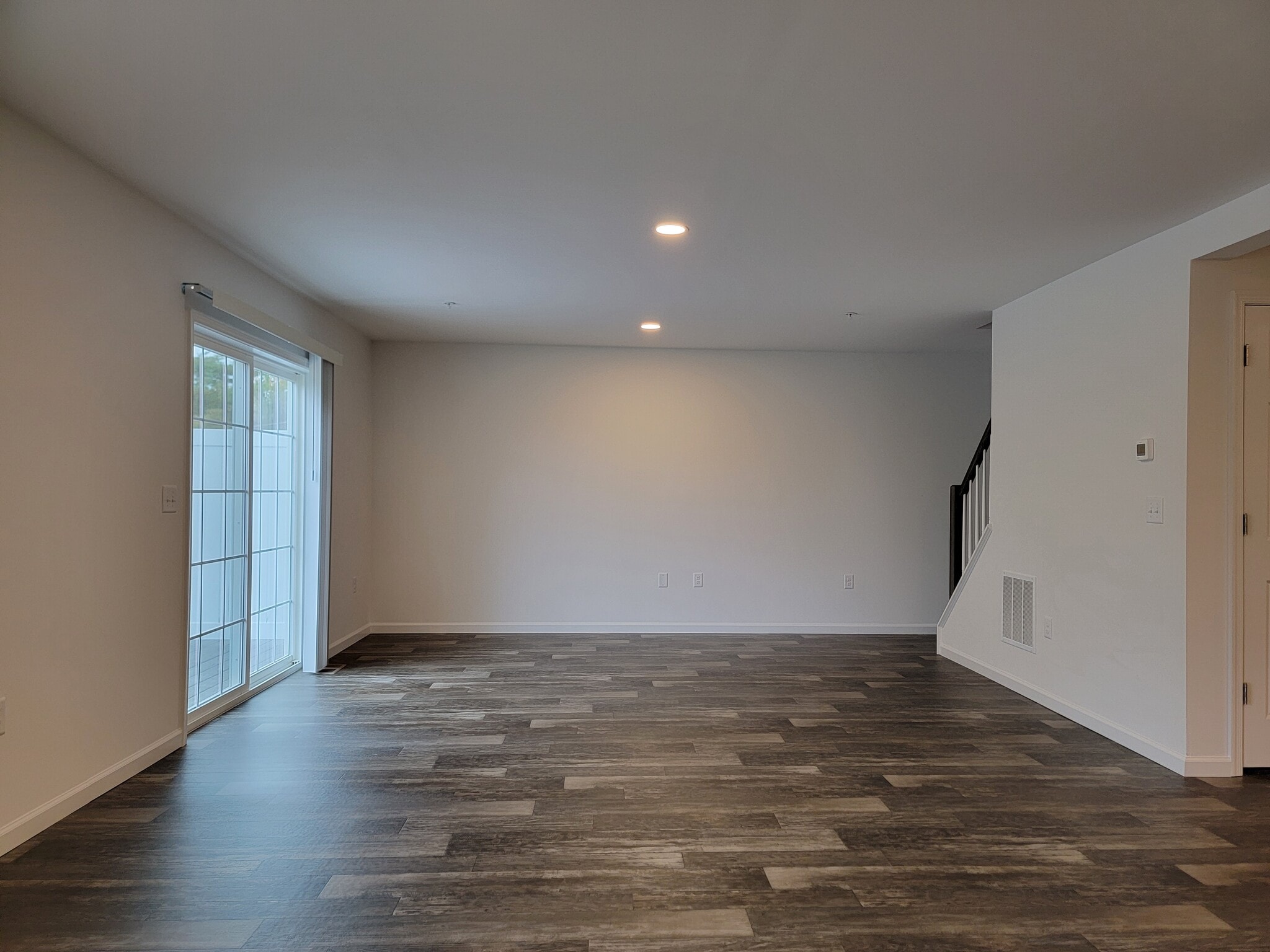 Building Photo - 140 Robert Cir