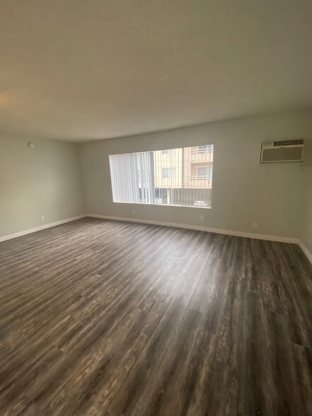 Building Photo - Valle Haven