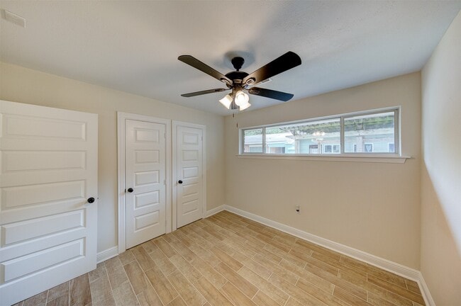 Building Photo - 8826 Robindell Dr
