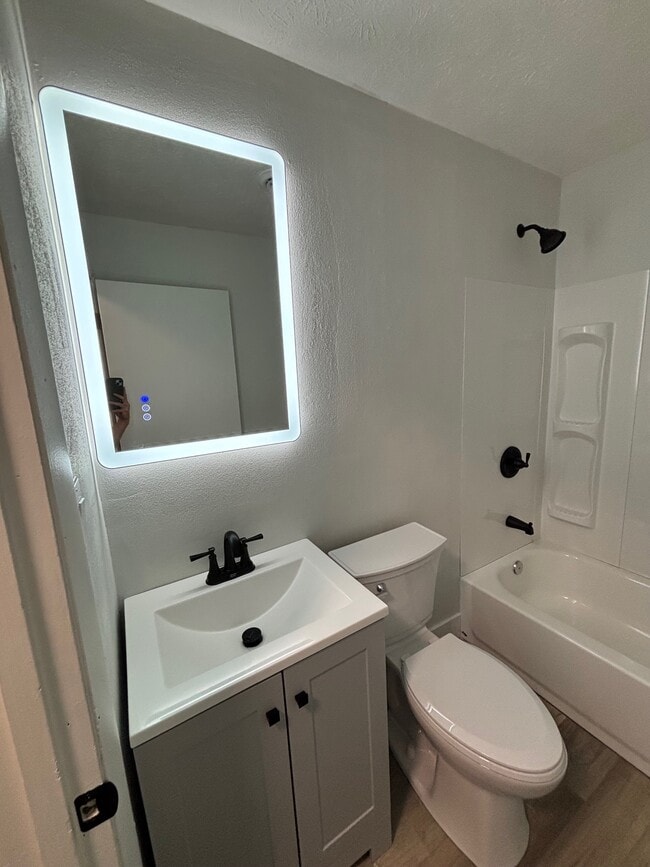 Building Photo - 1102 Apache Dr