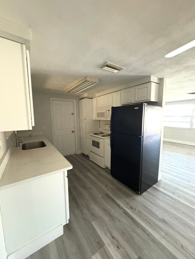 Building Photo - 3606 Blackhawk Dr