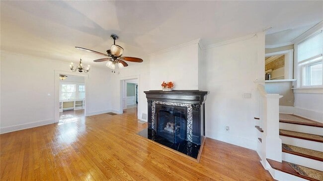 Building Photo - 609 N Ash St