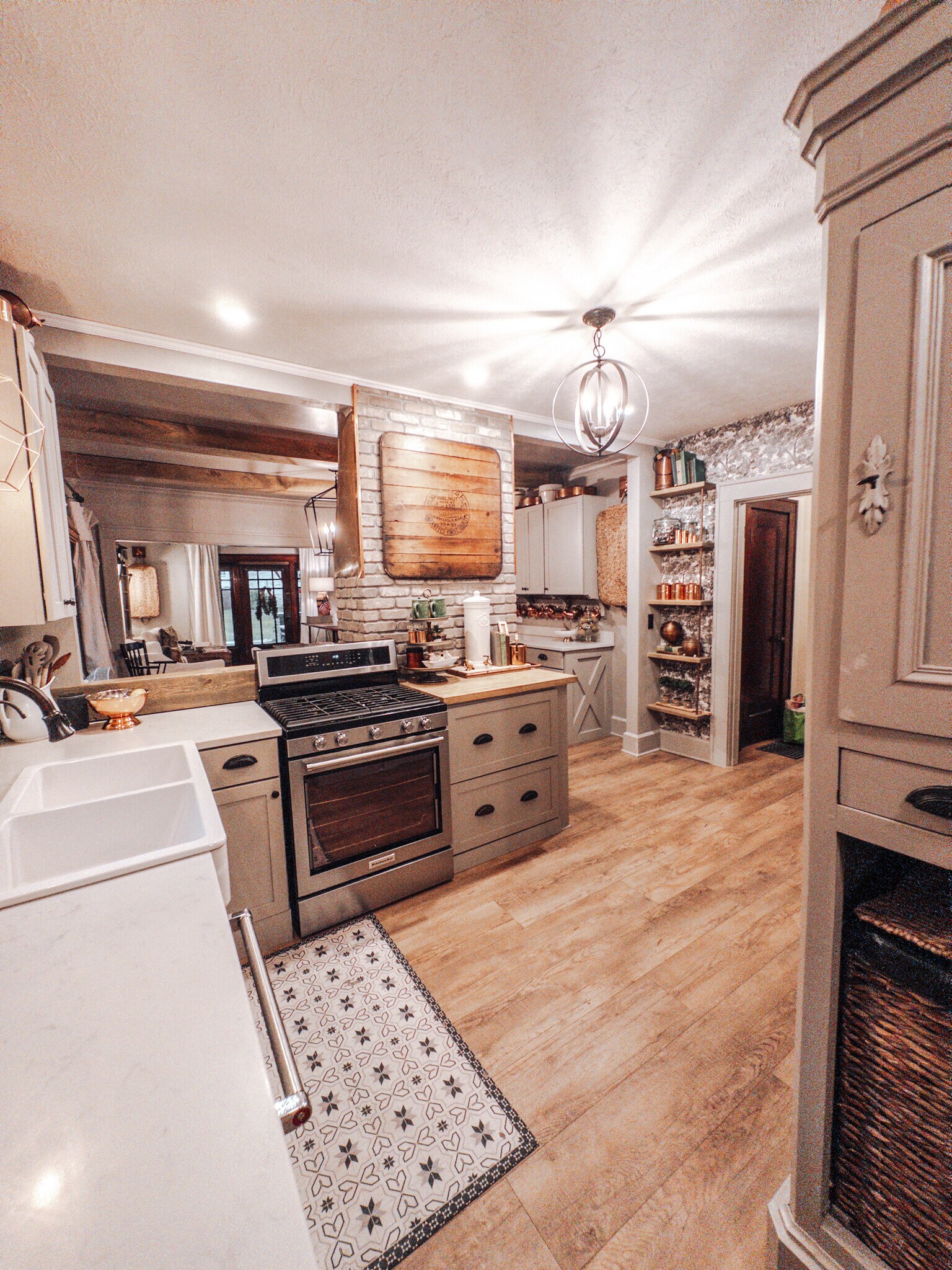 Kitchen - 112 E Madison Ave