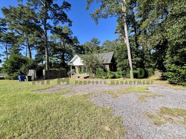 Building Photo - 3202 Belvedere Dr