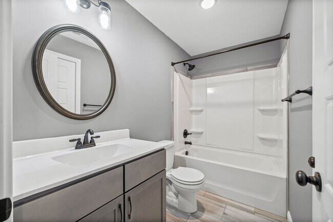 Building Photo - Pet Friendly Four Bedroom!