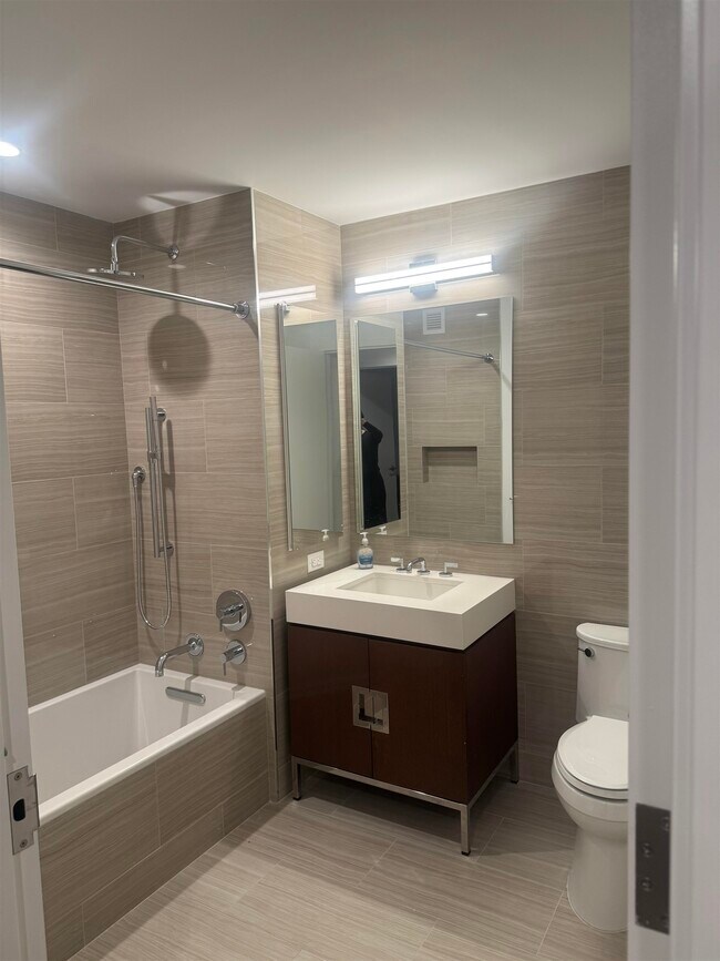 Building Photo - 99 Hudson St