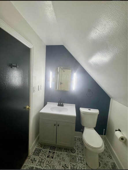 Building Photo - 612 Union St