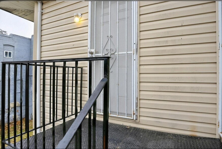 Building Photo - 3815 Belle Ave