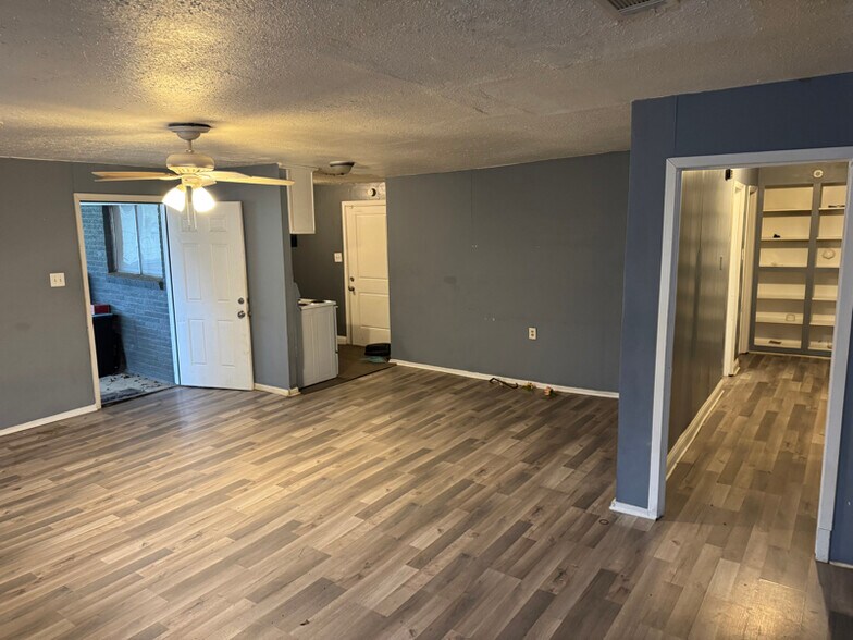 Building Photo - 2122 McFadden Rd