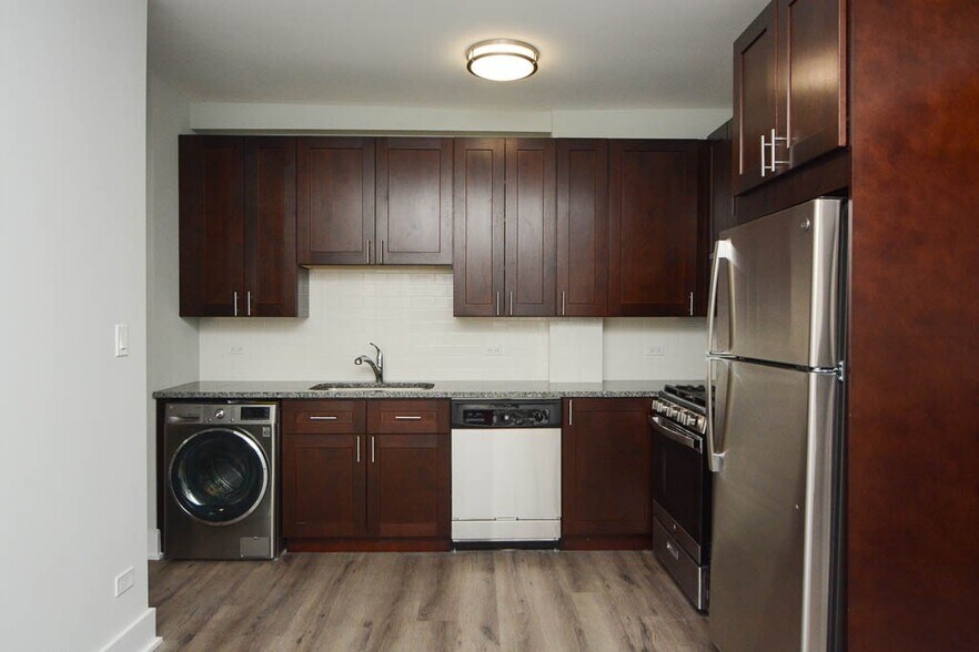 Building Photo - 725 St Johns Ave