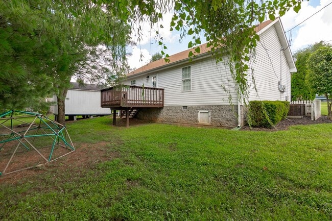 Building Photo - 900 Granny White Rd