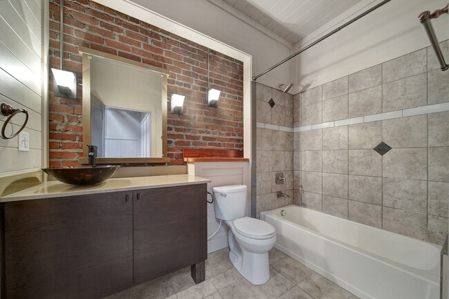 Building Photo - Uptown Gastonia Loft