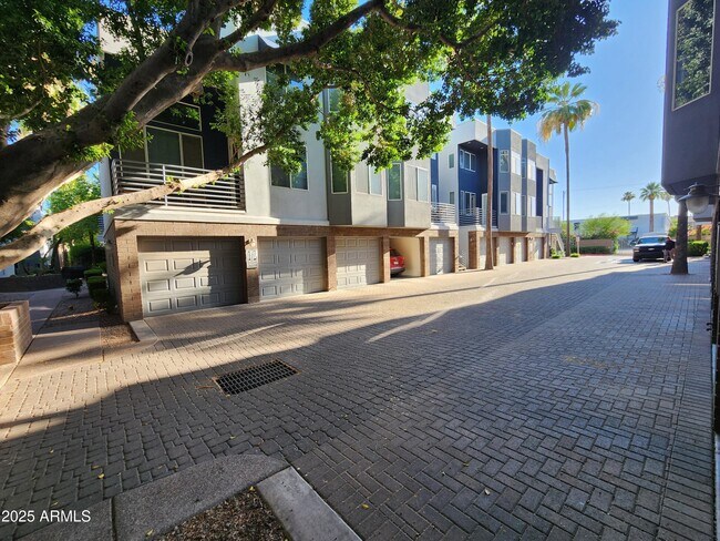 Building Photo - 3633 N 3rd Ave
