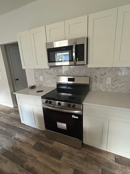 Building Photo - 9956 Golden Ln