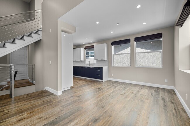 Building Photo - 2415 Carnegie Ln