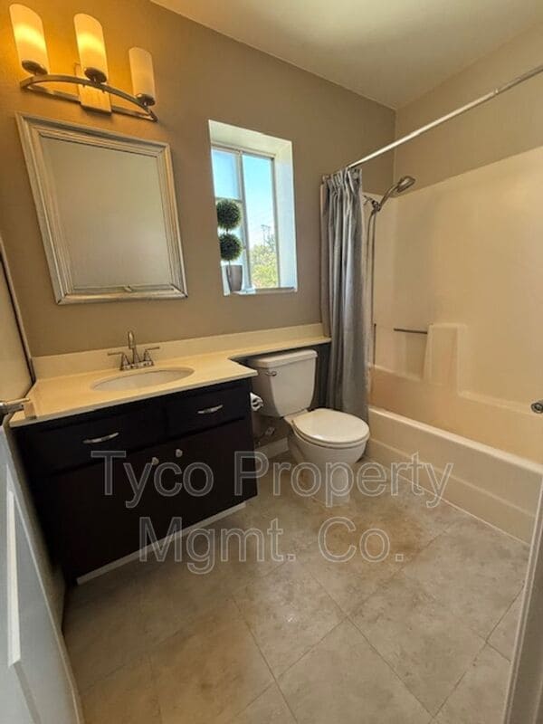 Building Photo - 772 Eastshore Terrace