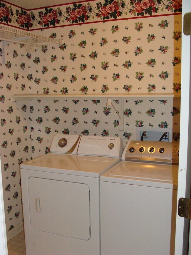 Building Photo - Bradford Place 2 Bedroom Condo