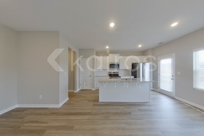 Building Photo - 948 Silent Barge Cv