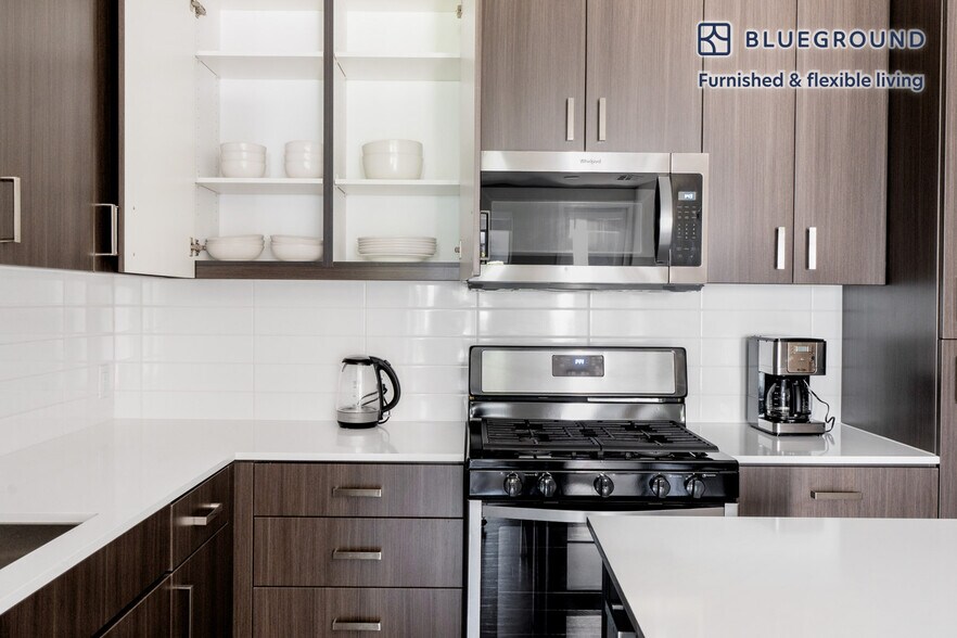 Building Photo - 3560 Rambla Pl