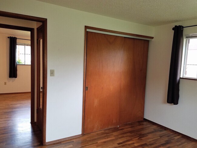 Building Photo - Classic Mid-Century Modern Rambler In Port...