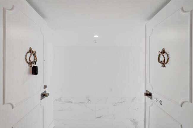 Building Photo - 1390 S Ocean Blvd