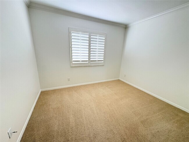 Building Photo - 24 Country Walk Dr