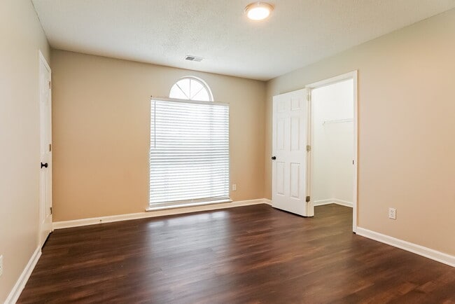 Building Photo - 215 Dolphin Ct