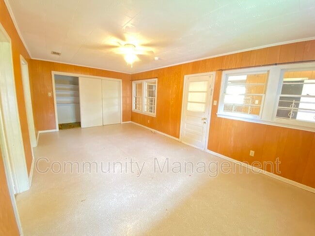 Building Photo - 821 W Garfield St