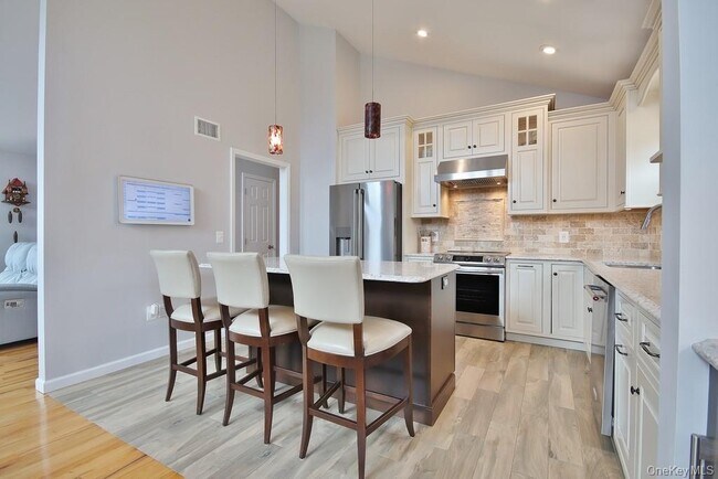 Building Photo - 478 Lake Rd