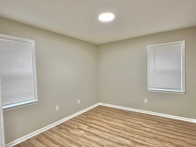 Building Photo - 3756 Vanderwood Dr