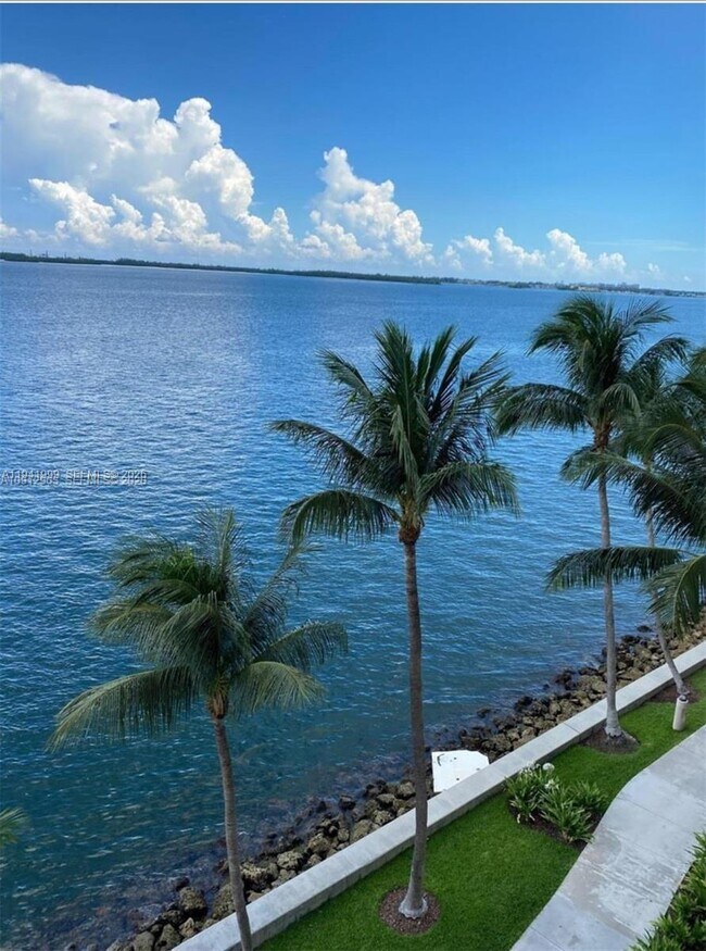 Building Photo - 808 Brickell Key Dr