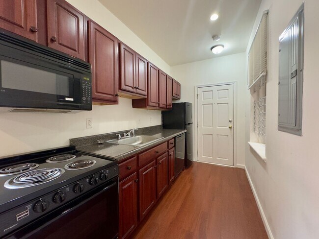 Interior Photo - 21 E Eager St
