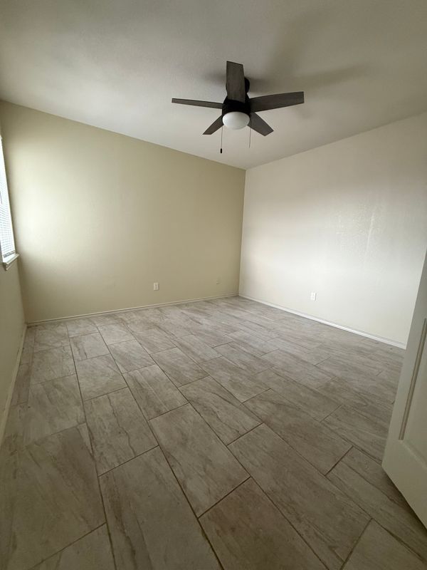Building Photo - 1802 Oasis Dr