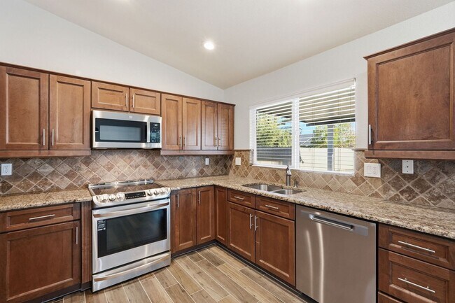 Building Photo - 4 Bed Home in Scottsdale Quarter!!