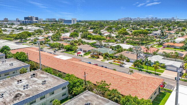 Building Photo - 2121 NE 68th St