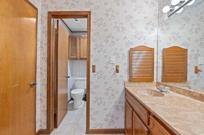 Building Photo - 709 Show Low Ct