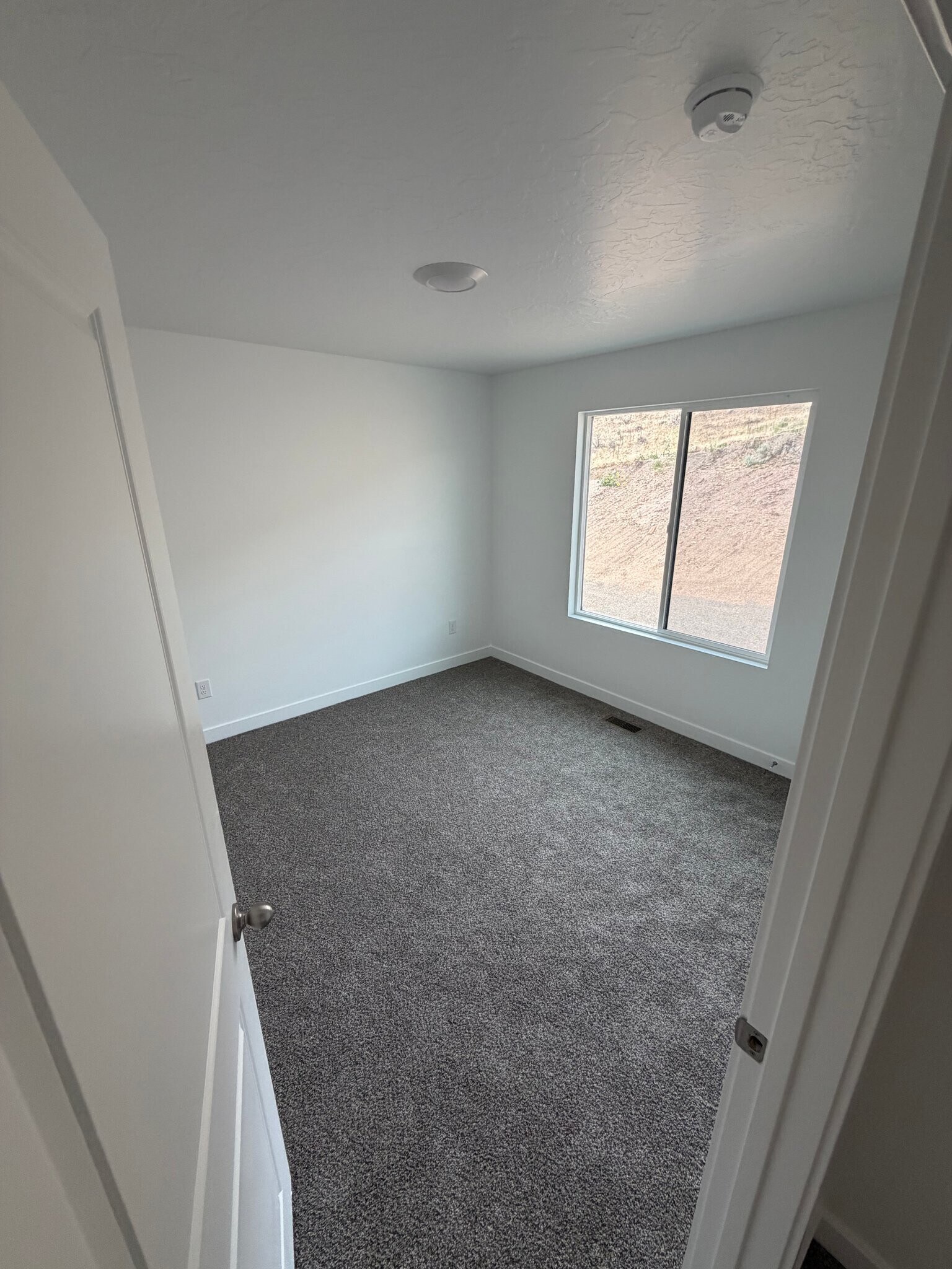 Building Photo - 537 E Levengrove Dr