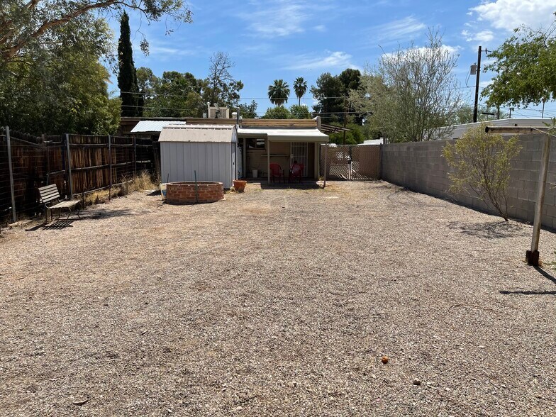Building Photo - 3241 N Anderson Dr