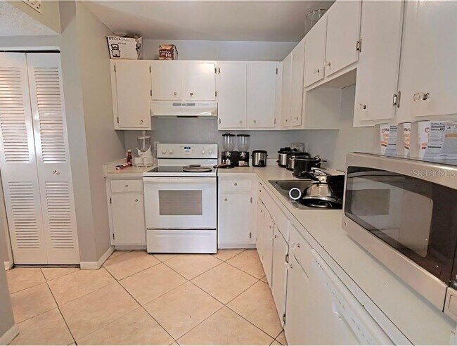 Building Photo - 5125 Picadilly Circus Ct