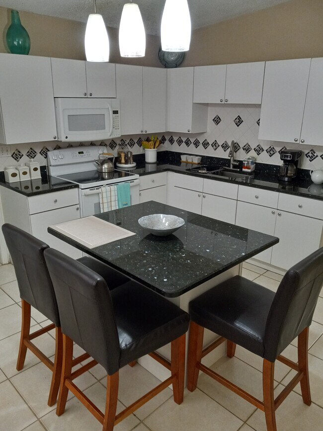 Building Photo - 4220 37th Ave N