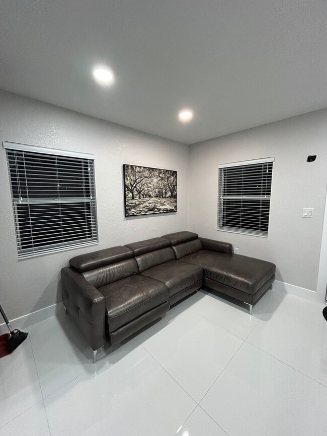 Building Photo - 680 E 8th Ave