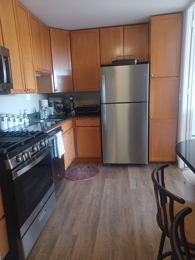 Building Photo - 2800 N Lake Shore Dr