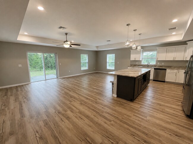 Building Photo - 12053 Centralia Rd