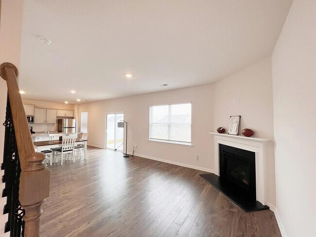 Building Photo - 125 Lily Pond Pl