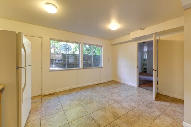 Building Photo - 1000 11th St