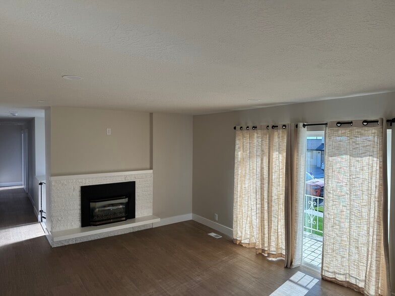 Family Room - 825 S 650 E