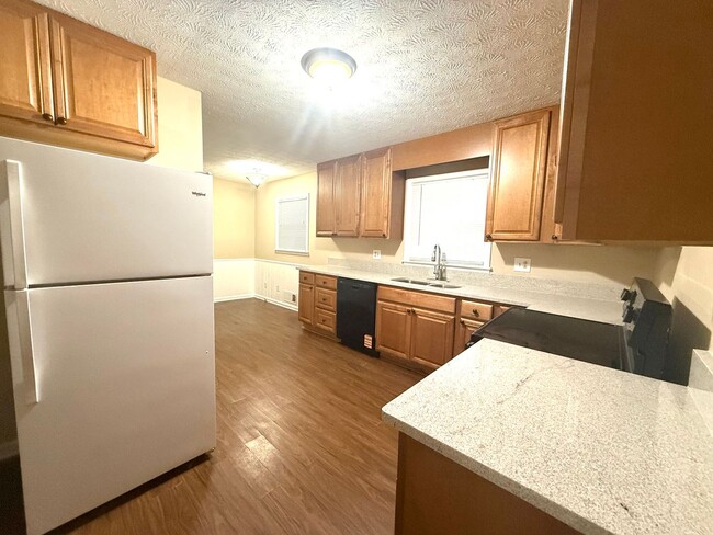 Building Photo - Ranch Home on large lot