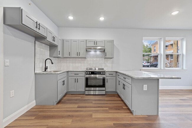 Building Photo - Luxury 1 and 2 bedrooms