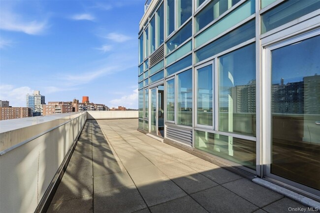 Building Photo - 3220 Arlington Ave