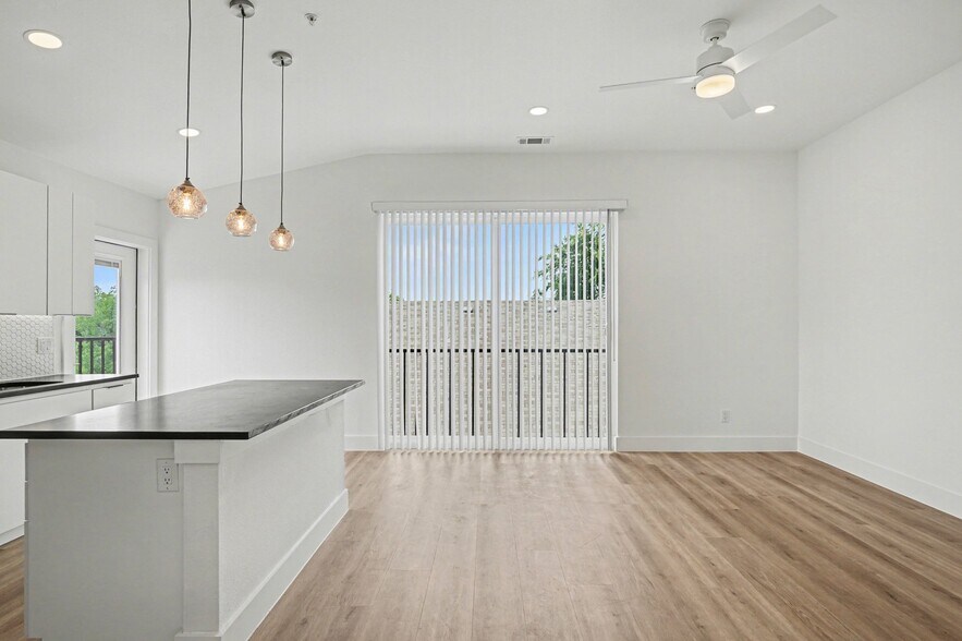 Building Photo - 2217 N Fitzhugh Ave